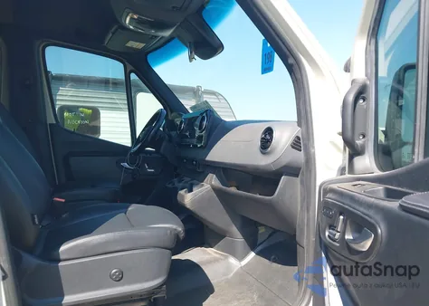 2021 Mercedes-Benz Sprinter Standard Roof V6 z USA, uszkodzony, nr VIN W1W4EBVY7MT063361